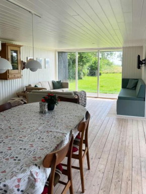 Home At The Front Row By Hou Beach in Hals